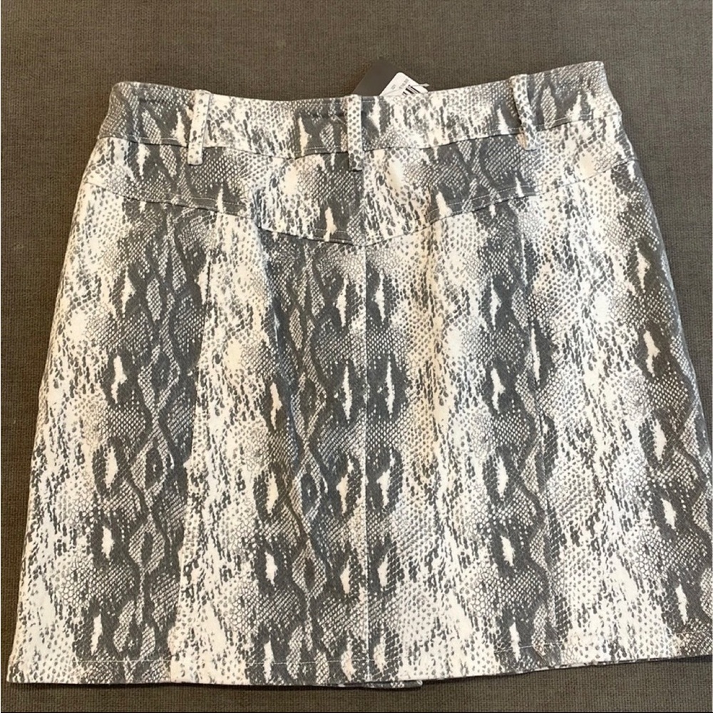 NWT Le Lis White and Grey Animal print Skirt - Picture 4 of 5
